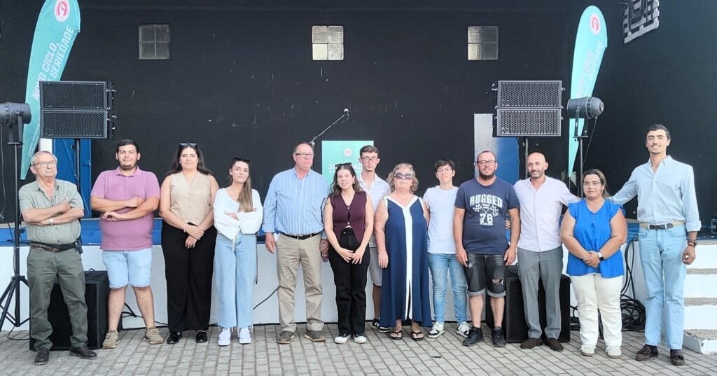 𝗢 𝗙𝘂𝘁𝘂𝗿𝗼 𝗖𝗼𝗻𝘁𝗶𝗻𝘂𝗮 𝗔𝗾𝘂𝗶 – 𝗲𝗺 𝗔𝗹𝗯𝗲𝗿𝗻𝗼𝗮 𝗲 𝗧𝗿𝗶𝗻𝗱𝗮𝗱𝗲!

Ontem apresentámos à população...