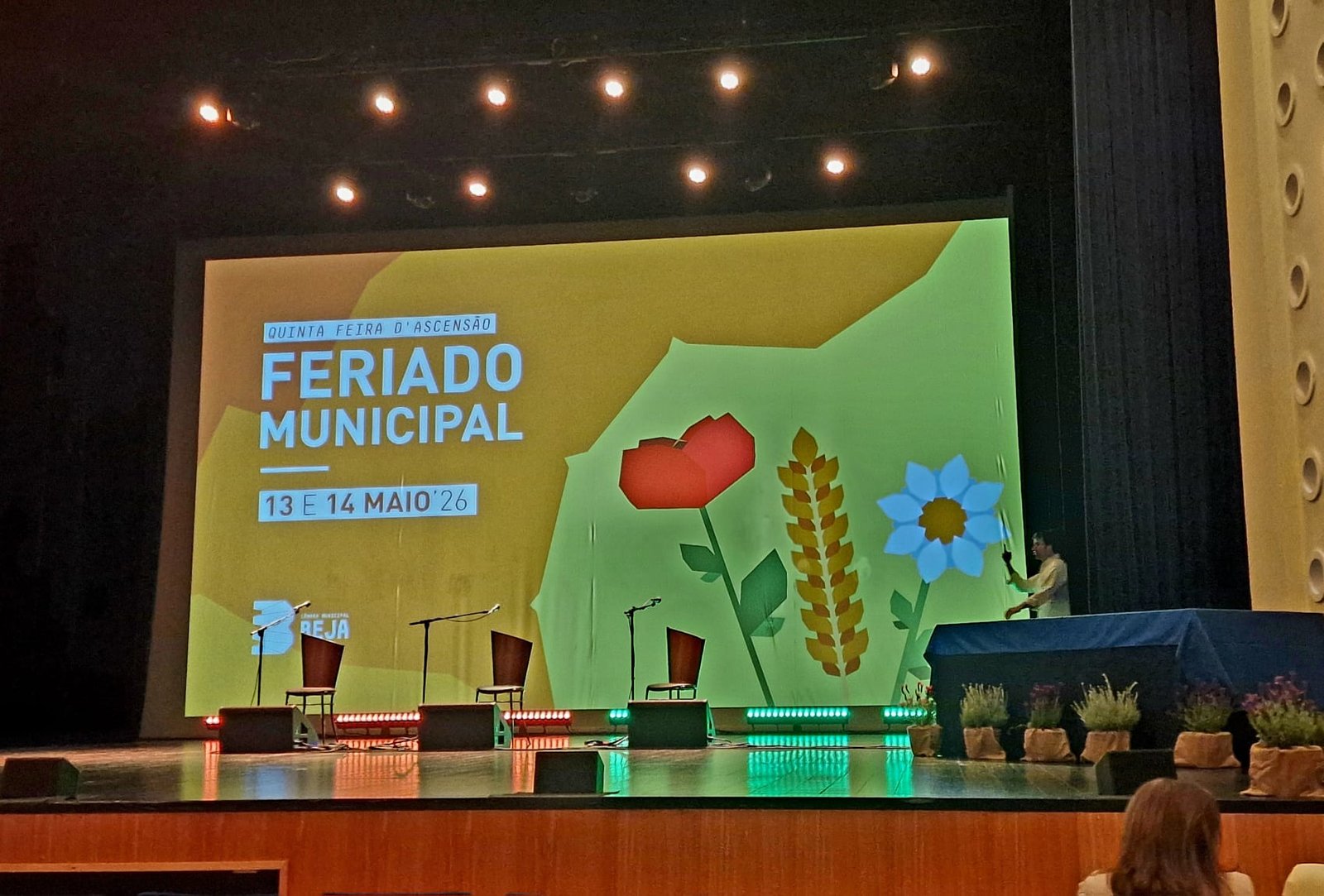 A Cerimónia Solene de entrega de medalhas de mérito municipal, e de bons serviço...